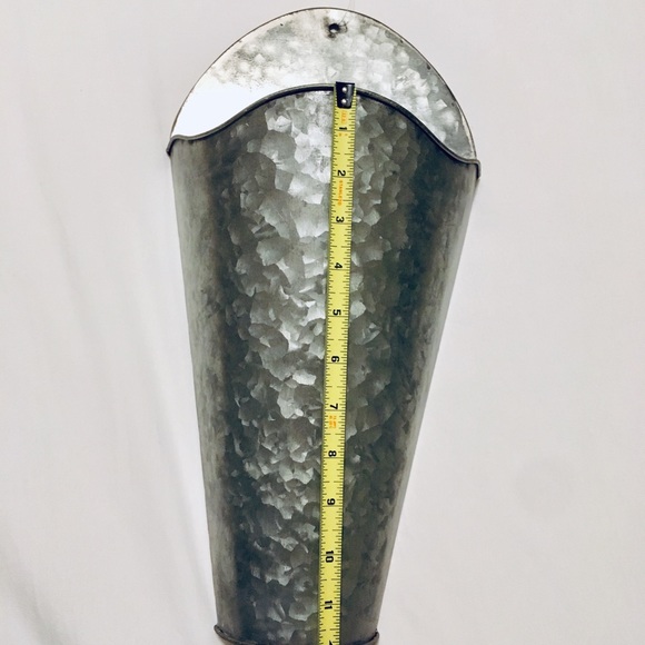 NWT Set of TWO wall mount galvanized planters - Picture 4 of 7